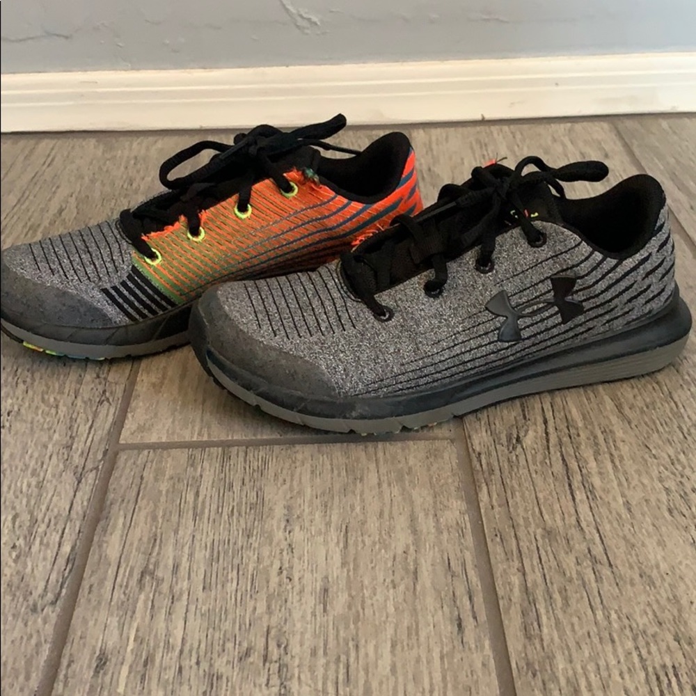 Boys youth Under Armour sneakers tennis shoes 3Y